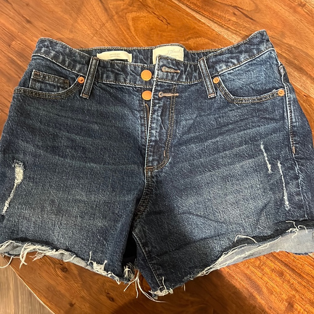 Universal Thread size 4/27 jean shorts